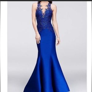 Size 4 mermaid cut prom dress. Terani Couture.